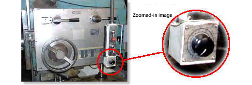 Feed speed is controlled by a small knob, eliminating heavy steering operation.